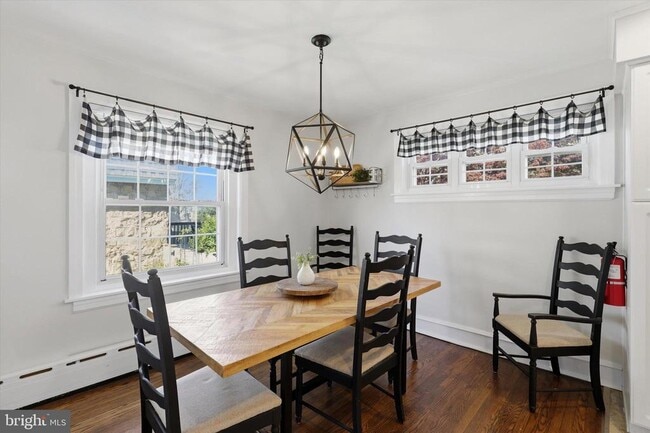 Photo - 1637 Locust St