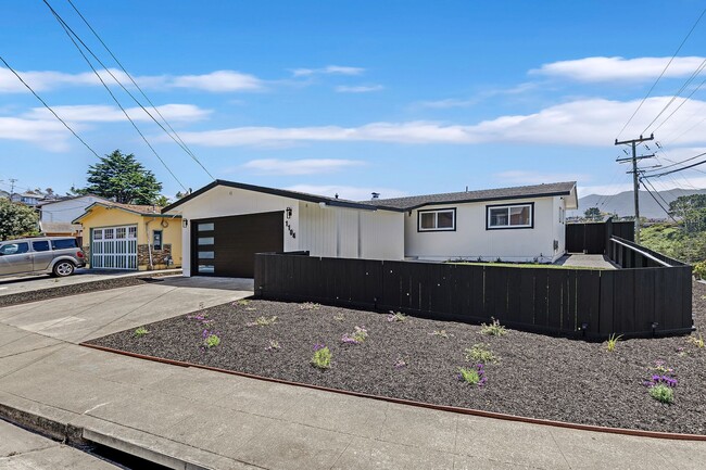 Photo - Bright Pacifica Corner Home with Modern Co...
