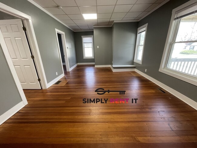 Photo - Renovated 2 Bedroom on Campus, Free Parkin... Unit 519