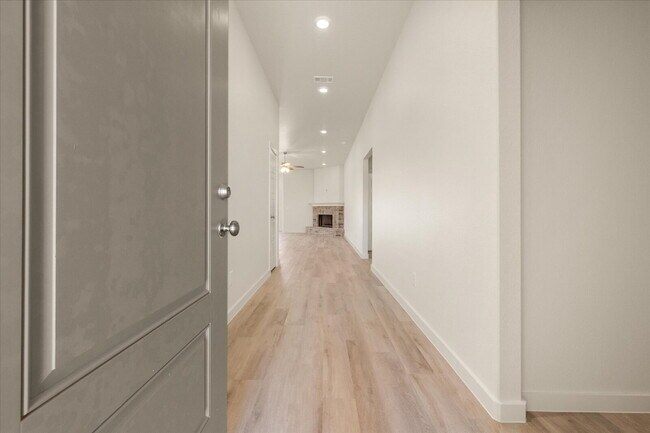 Beautiful New Build Home in Cypress Ranch!