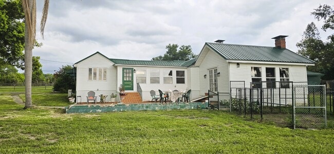 Building Photo - 240 Masterpiece Rd Unit 1