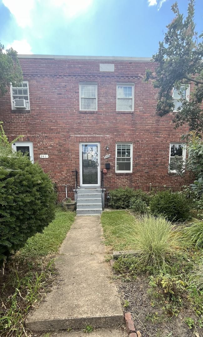 Photo - 239 Buchanan St Townhome