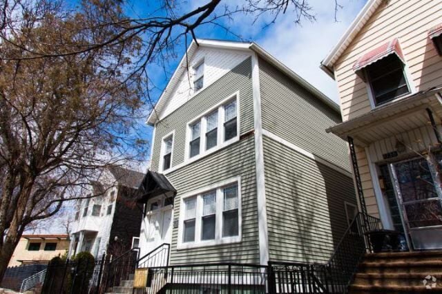 Building Photo - 1736 W Altgeld St Unit 1 Rental