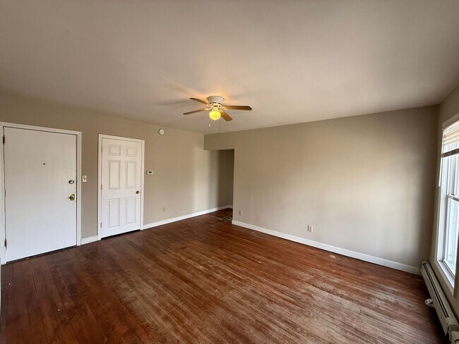 Photo - 562 Edmund Ave W Unit 2