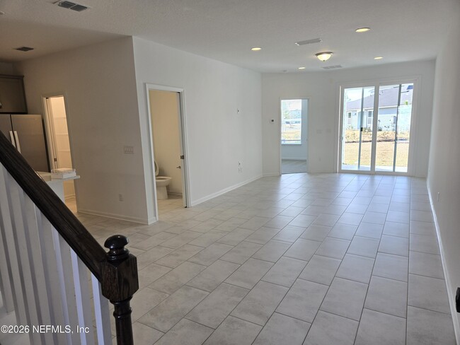 Photo - 817 Cherry Elm Dr