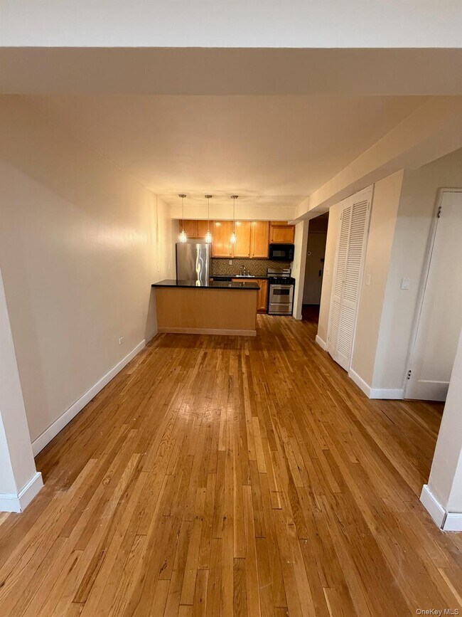 Photo - 102-45 67th Rd