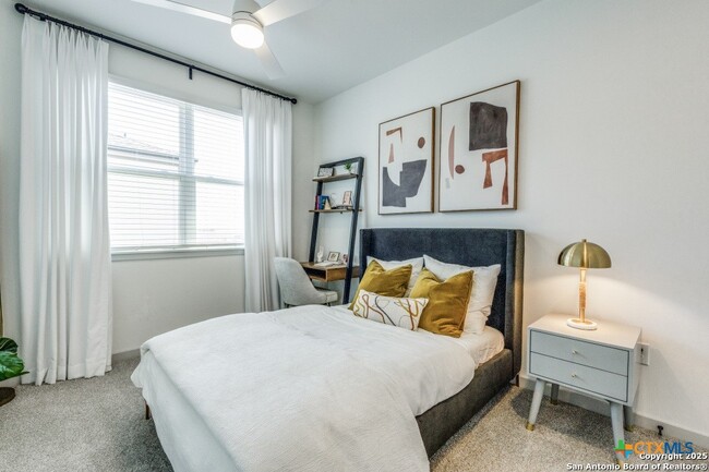 Photo - 1035 Koby St