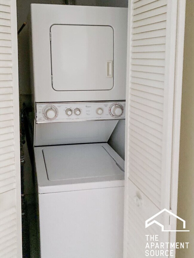 Photo - 5054 N Winchester Ave Unidad 1E