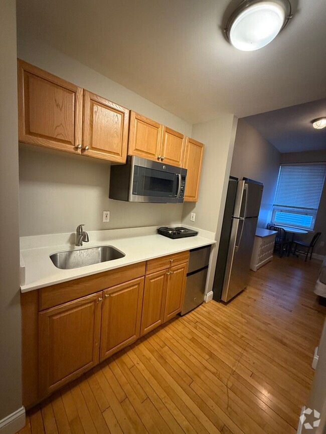 Building Photo - Beautifully renovated, fully furnished stu... Rental