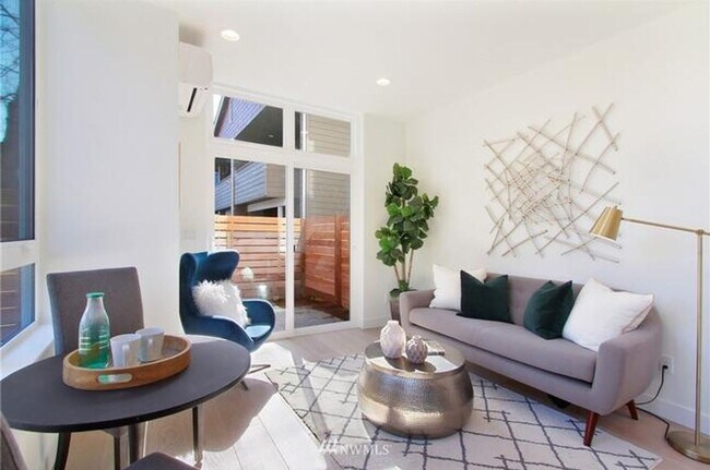 Photo - 8553 Interlake Ave N