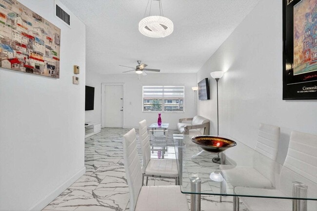 Photo - 5 Abbey Ln Unit 204