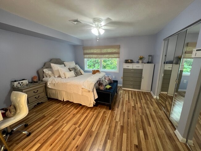 Photo - 923 Lagrange St