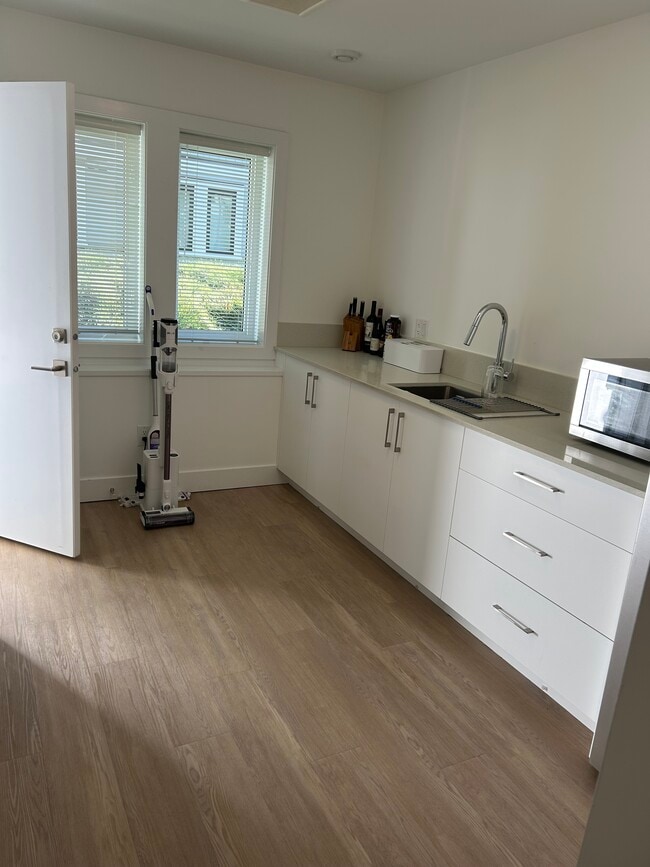 Photo - 717 26th Av E