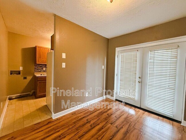 Photo - 307 Bradford Ave