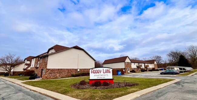 Building Photo - Charming 2-Bedroom 2 bathroom Apartment in the Heart of Chesterton! Unit C6