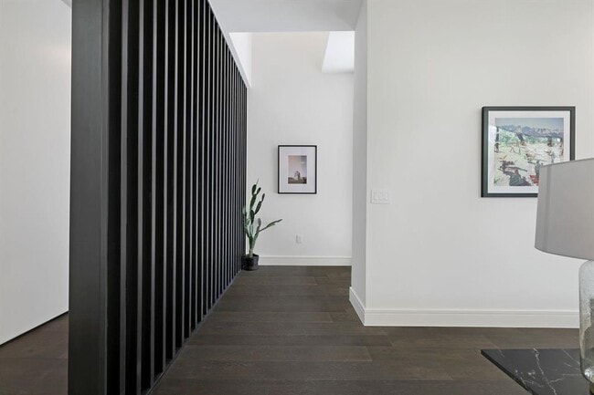 Photo - 2407 W 10th St