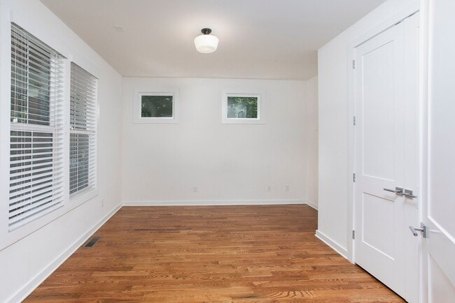 Photo - Modern Beauty In Charming Neighborhood!