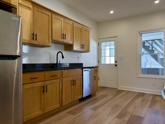 Building Photo - 44 S River St