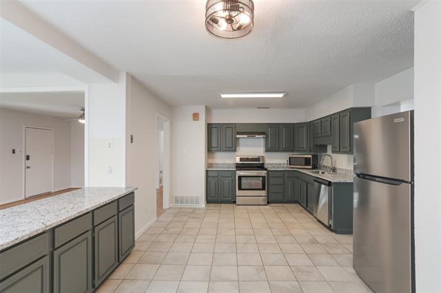 Photo - 439 Daniel St