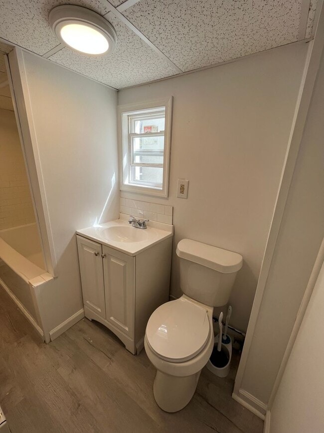 Photo - 568 S Main St Unit 568 2nd F Apartment 2