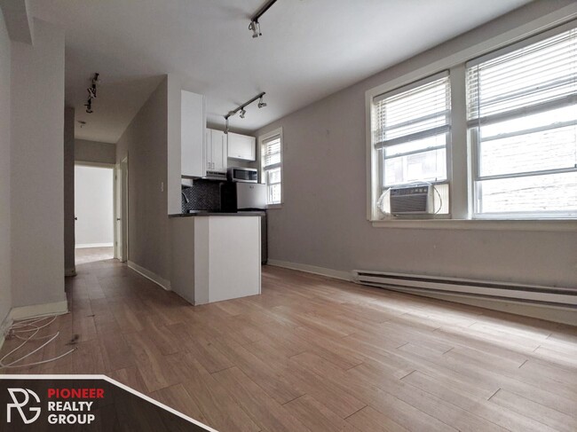 Building Photo - 517 W Belmont Ave Unit 25 Rental
