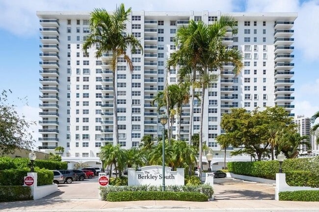 Building Photo - 3015 N Ocean Blvd Unit 15a