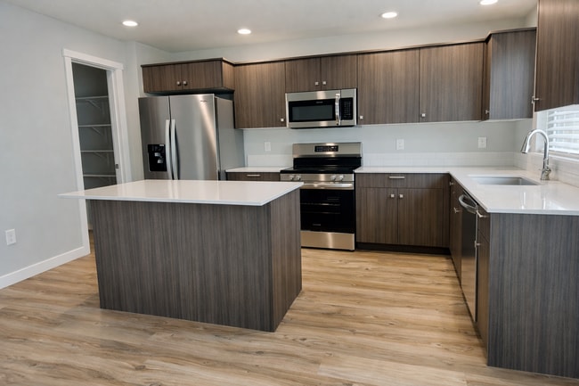 Photo - 812 Strike Eagle St