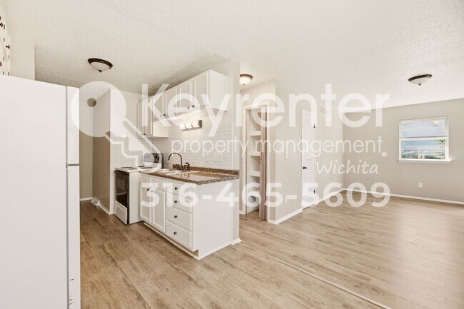 Photo - E Pine St Duplex Unit 4826