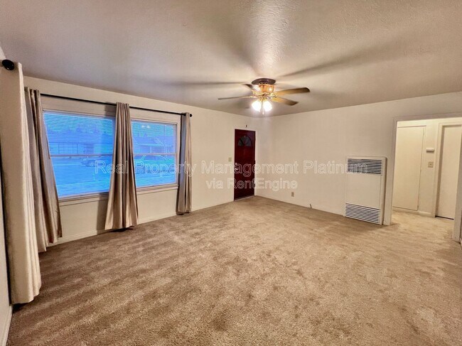 Photo - 1132 W Saginaw Way