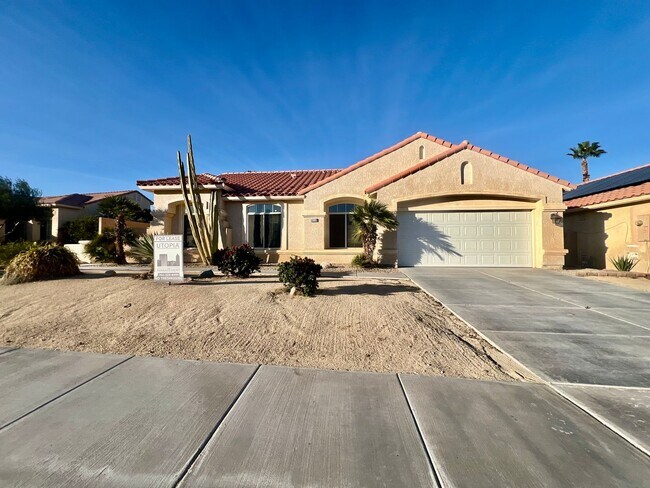 Building Photo - AVAILABLE NOW! Lovely 4 Bedroom 2 Bath Home in Cathedral City!