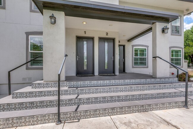 Photo - BEAUTIFUL FIRST FLOOR, 2-BEDROOM APARTMENT IN OLMOS PARK Unit 1