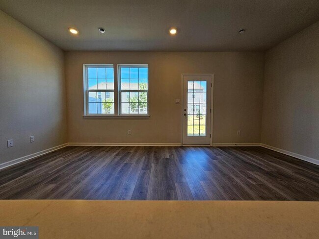 40 Elliot Ln