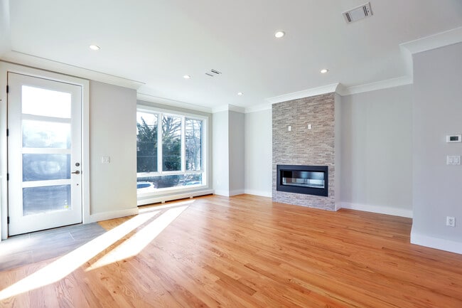 Photo - 463 Roff Ave