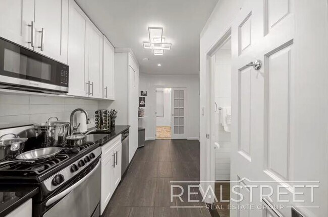 Photo - Modern 1BR/1BA in Prime Lower Manhattan | Fast Access to Midtown & Google HQ Unidad 11