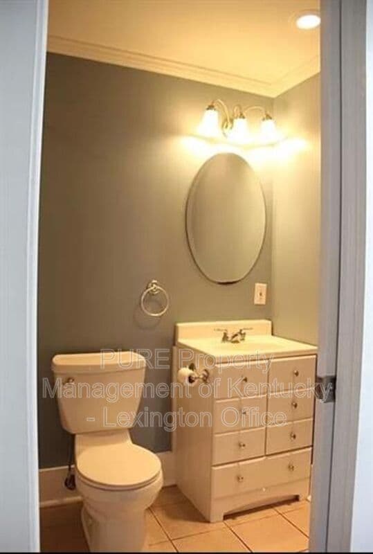 Photo - 221 W 4th St