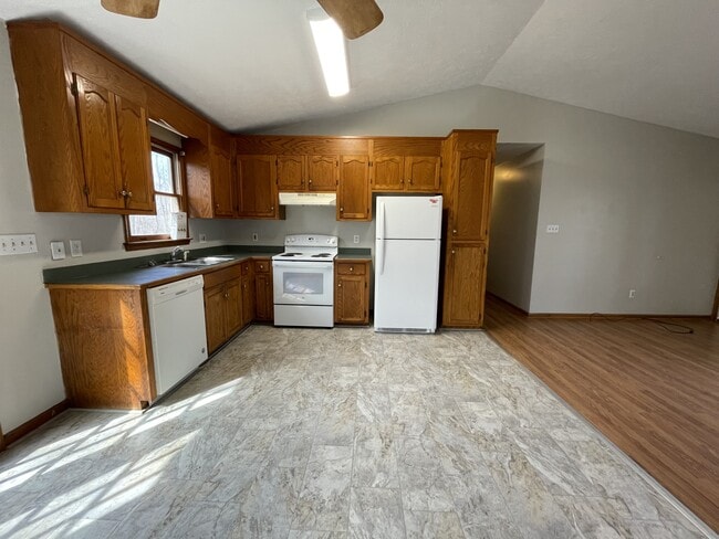 Photo - 132 Bellmont Dr Unit 2