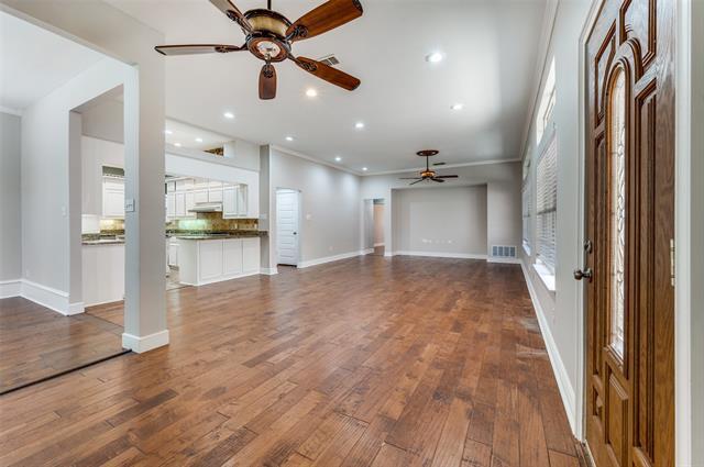 Photo - 908 McCoy Dr