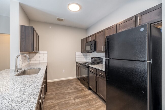 Photo - 823 N Ardenwood Dr