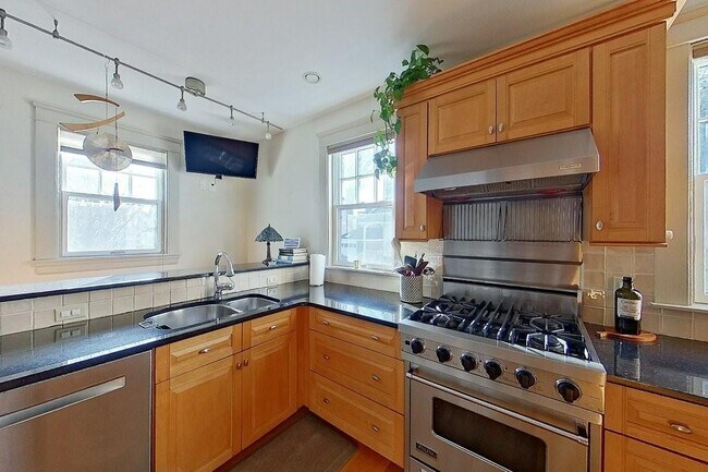 Photo - 27 Cranston Ave