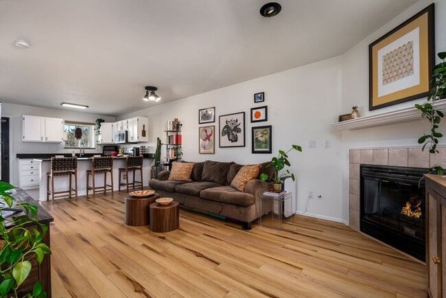 Building Photo - Beautiful Townhome with Mountain Views in ...