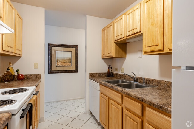 1BR, 1BA - 675SF - Kitchen - Deer Glen Apartments