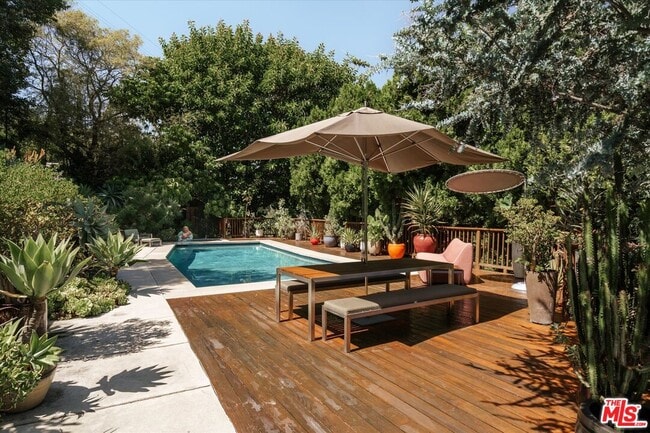 2412 Canyon Oak Dr