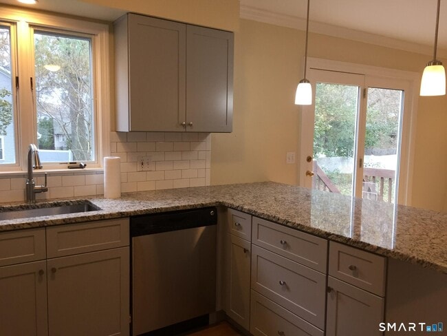 Photo - 211 Hunyadi Ave