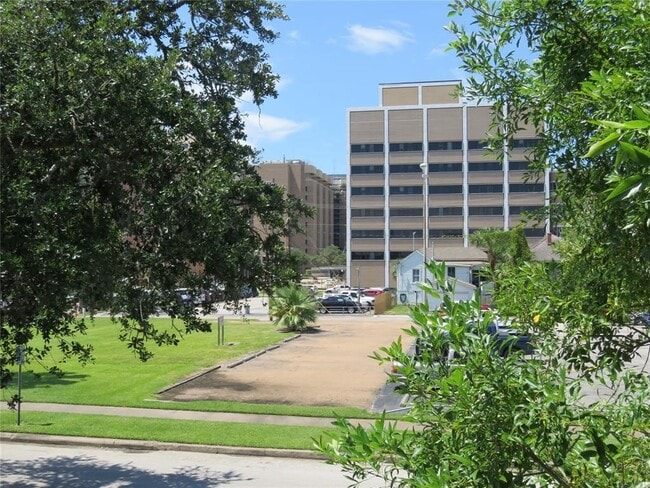 Photo - 717 Church St