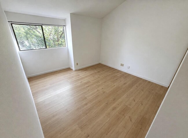 Photo - 1662 Parkside Dr