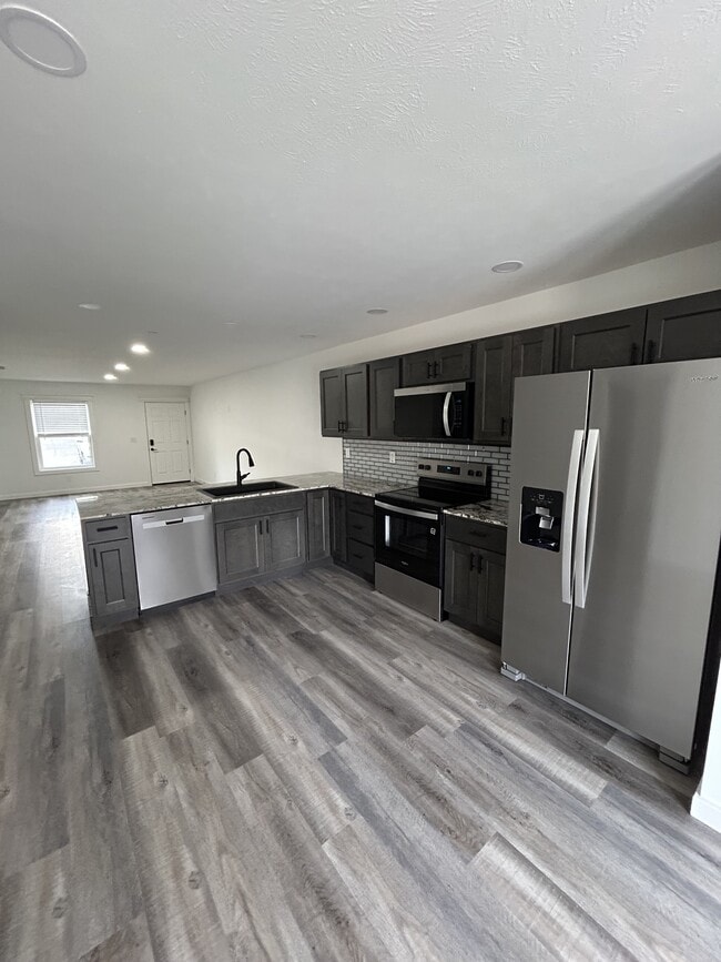 Photo - 423 W 3rd St