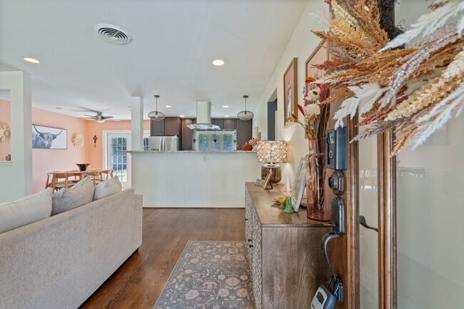 Photo - 1119 W 30th St