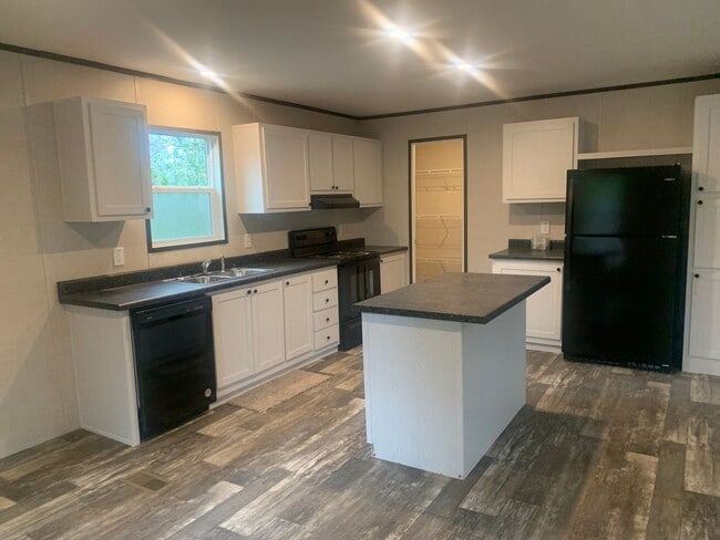 Photo - For Rent: 3 Bedroom, 2 Bath Newer Mobile Home.