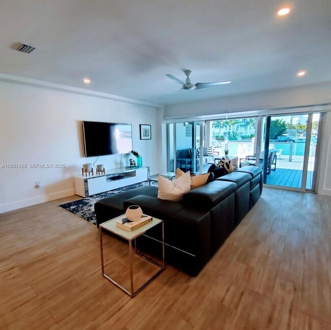 Photo - Beautiful waterfront townhouse in the heart of Miami
