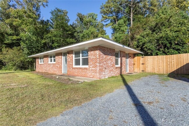 Photo - 221 Moncrief St